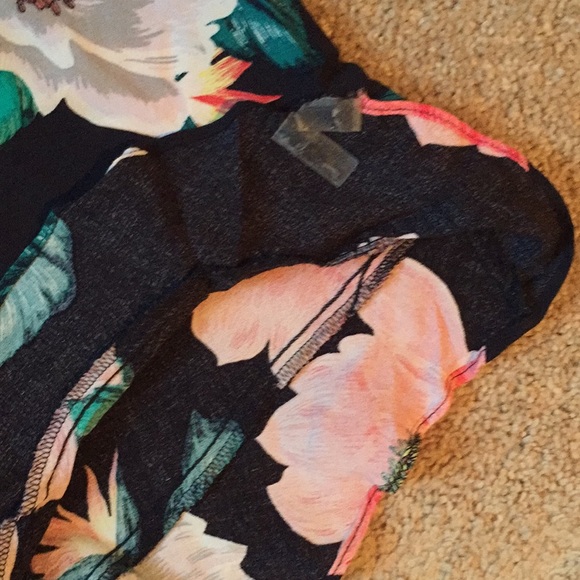 Zara XS floral high waisted ruffle hem shorts - Picture 5 of 5